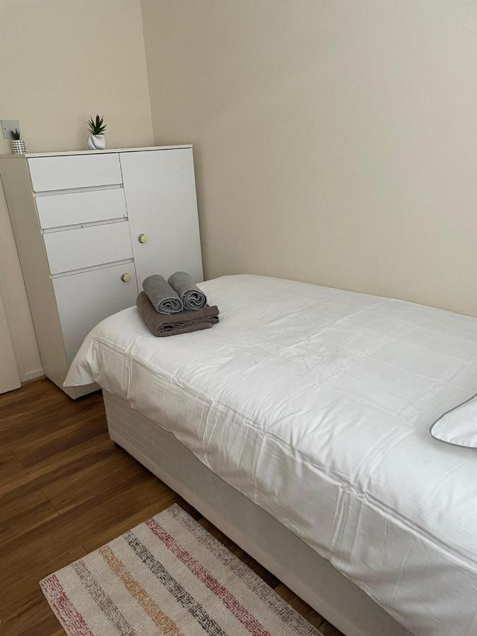 Single And Doubles Rooms Close To Central לונדון מראה חיצוני תמונה